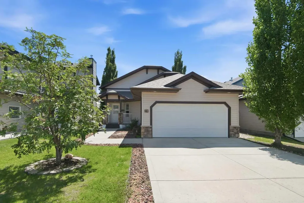 39 Landry Bend Red Deer AB T4R 3S4