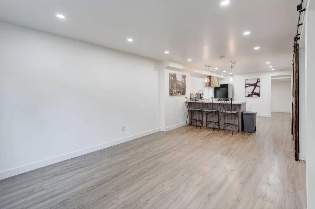 1320 116 Avenue SW Calgary AB t2w2a5