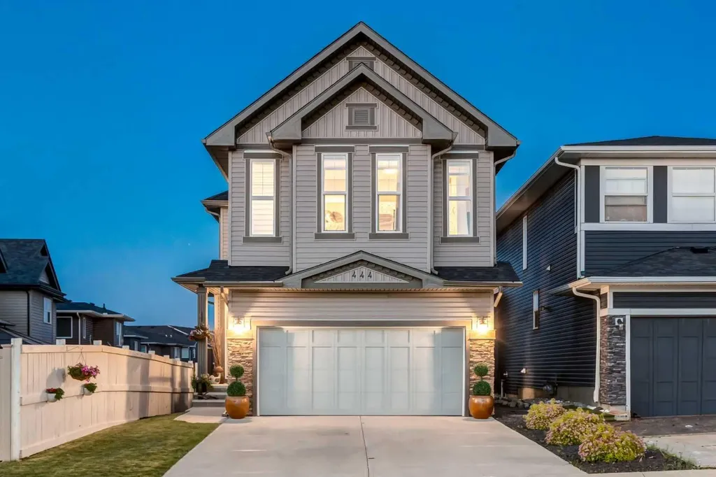 444 Evansglen Drive NW Calgary AB T3P 0P1
