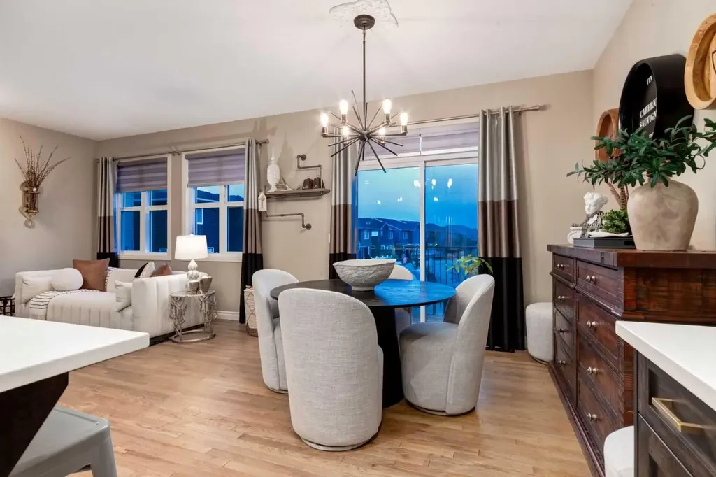 444 Evansglen Drive NW Calgary AB T3P 0P1