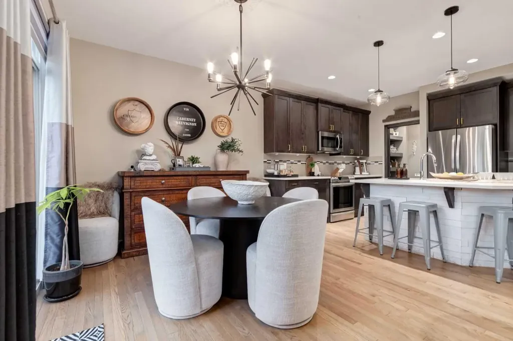 444 Evansglen Drive NW Calgary AB T3P 0P1