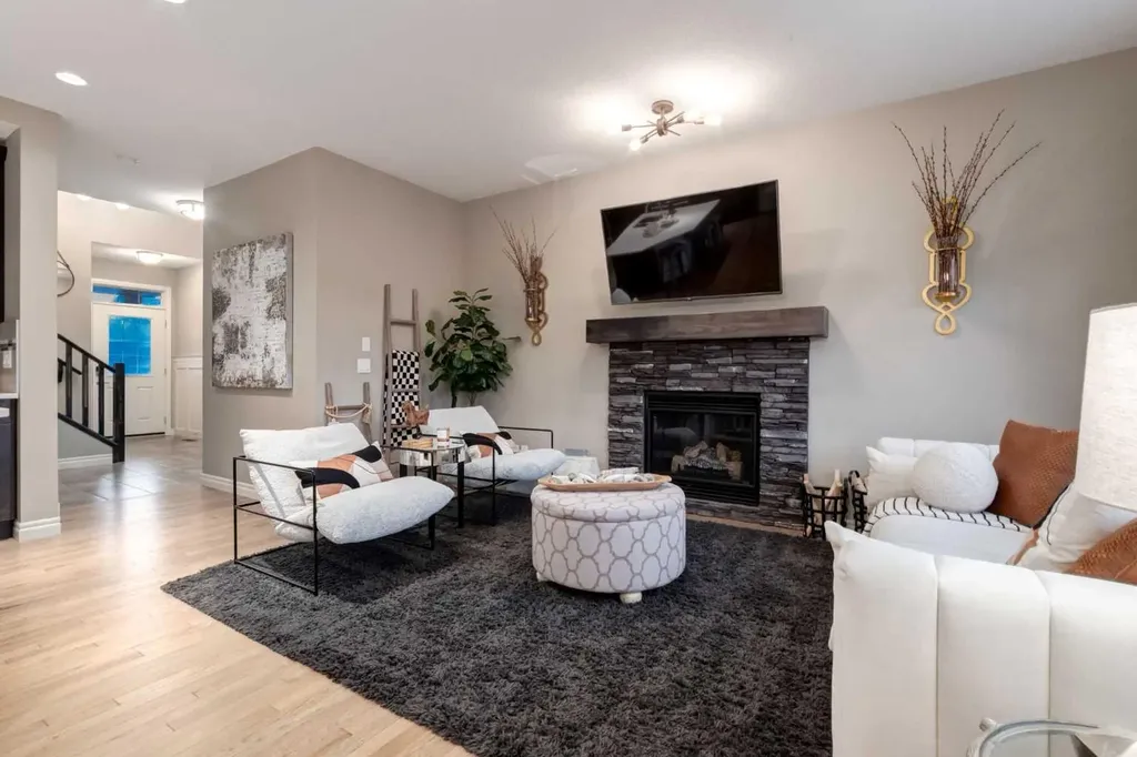 444 Evansglen Drive NW Calgary AB T3P 0P1