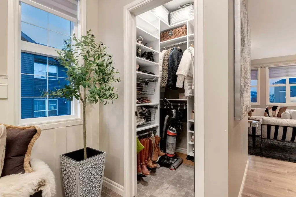 444 Evansglen Drive NW Calgary AB T3P 0P1