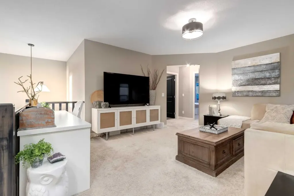 444 Evansglen Drive NW Calgary AB T3P 0P1