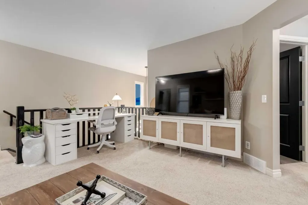 444 Evansglen Drive NW Calgary AB T3P 0P1