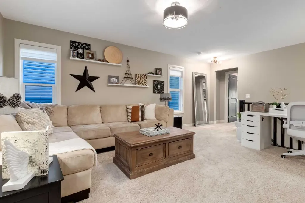 444 Evansglen Drive NW Calgary AB T3P 0P1