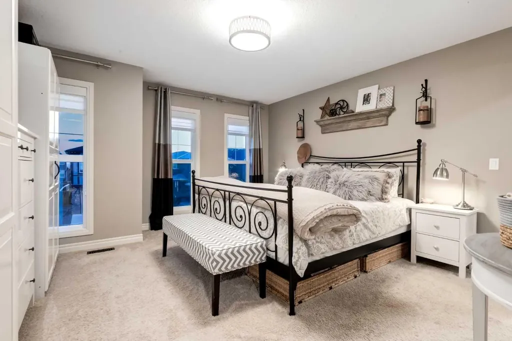 444 Evansglen Drive NW Calgary AB T3P 0P1