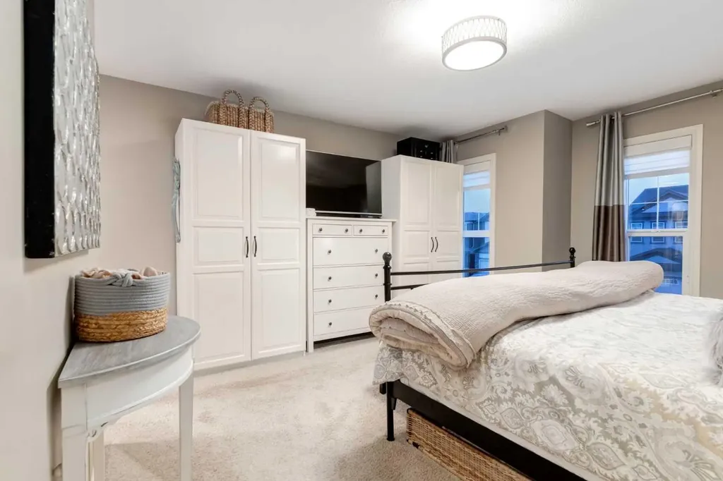 444 Evansglen Drive NW Calgary AB T3P 0P1
