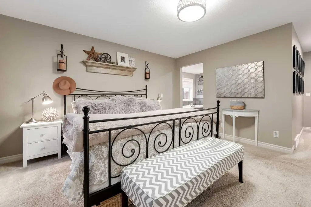 444 Evansglen Drive NW Calgary AB T3P 0P1
