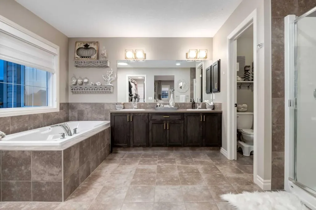 444 Evansglen Drive NW Calgary AB T3P 0P1