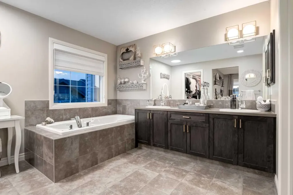 444 Evansglen Drive NW Calgary AB T3P 0P1