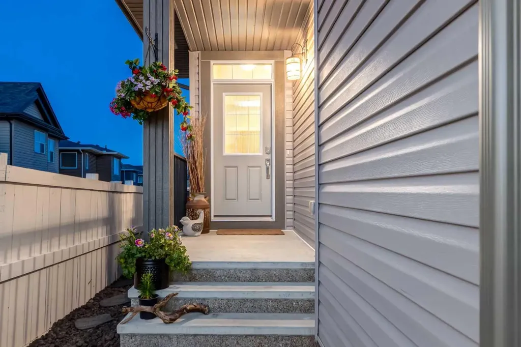 444 Evansglen Drive NW Calgary AB T3P 0P1