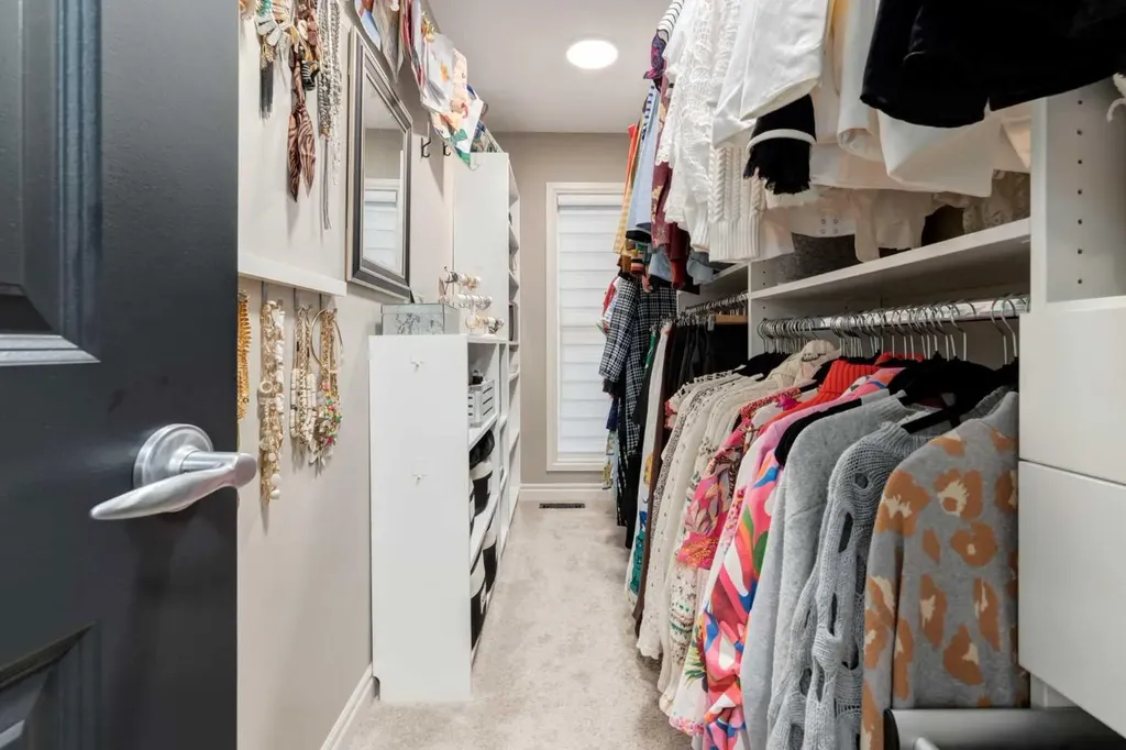 444 Evansglen Drive NW Calgary AB T3P 0P1