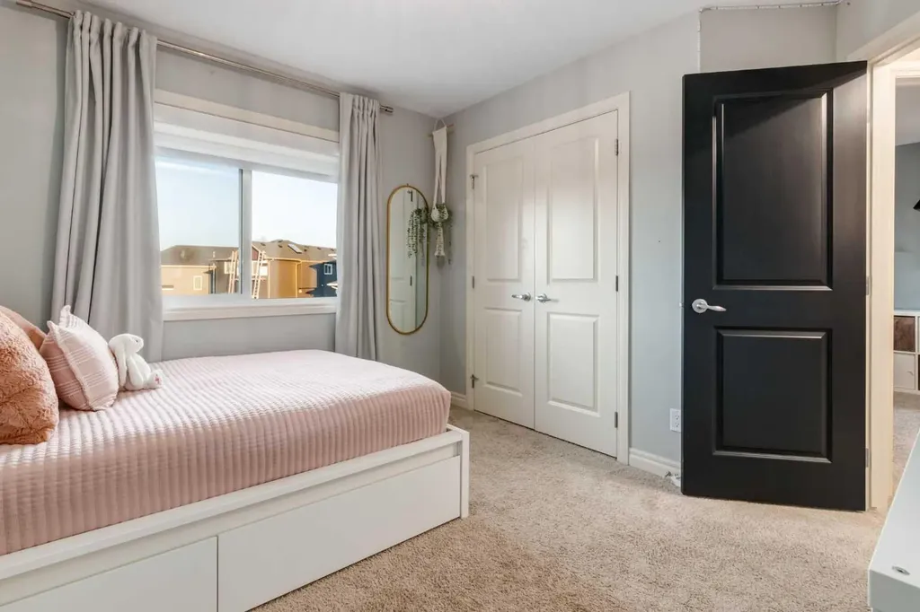 444 Evansglen Drive NW Calgary AB T3P 0P1