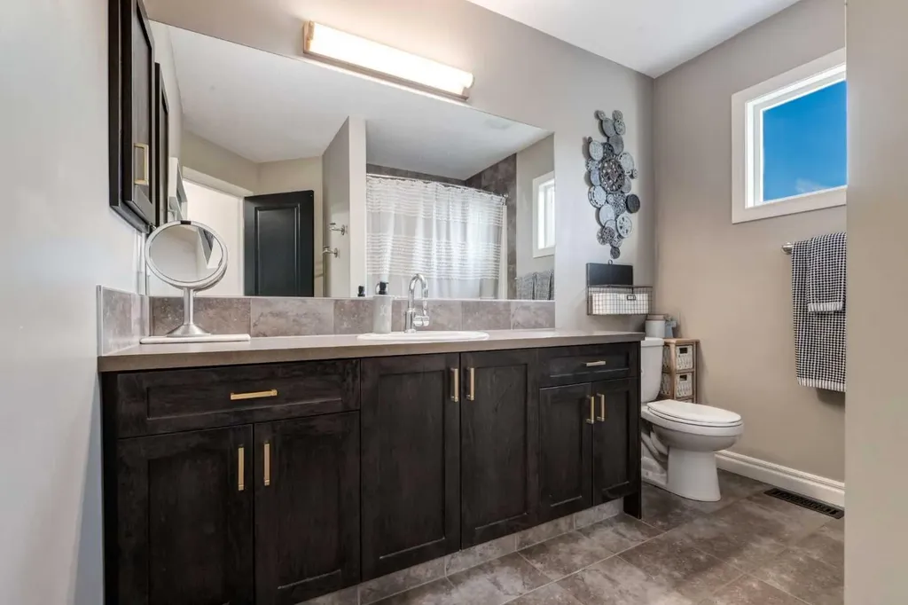 444 Evansglen Drive NW Calgary AB T3P 0P1
