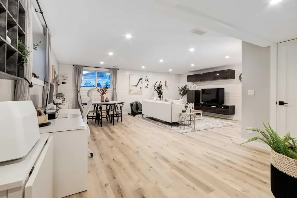 444 Evansglen Drive NW Calgary AB T3P 0P1