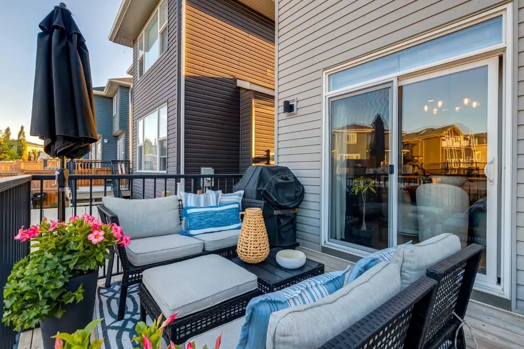 444 Evansglen Drive NW Calgary AB T3P 0P1