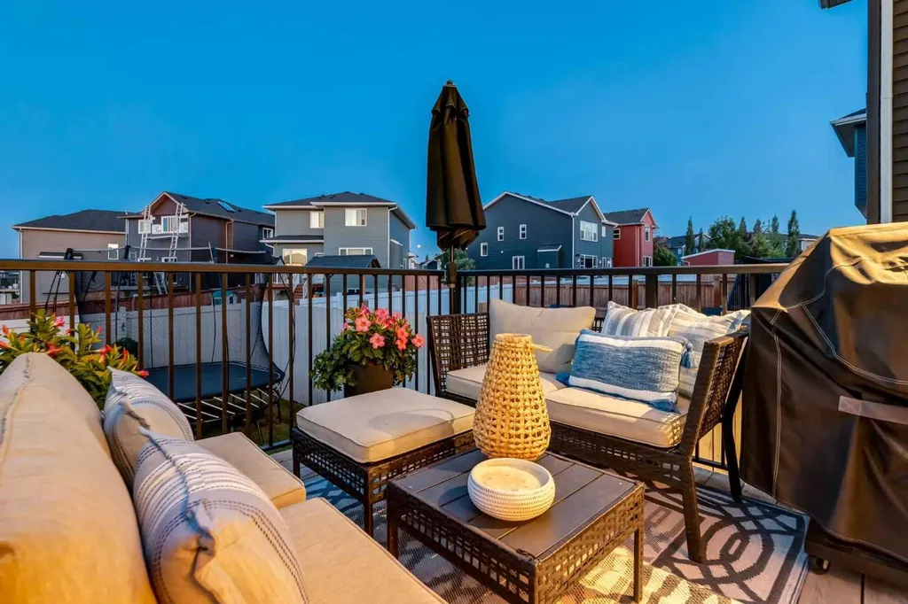 444 Evansglen Drive NW Calgary AB T3P 0P1