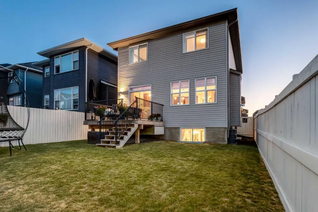 444 Evansglen Drive NW Calgary AB T3P 0P1