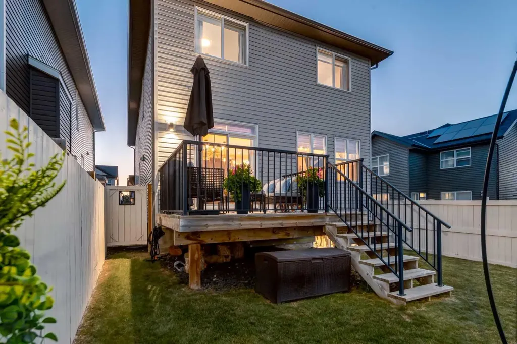 444 Evansglen Drive NW Calgary AB T3P 0P1