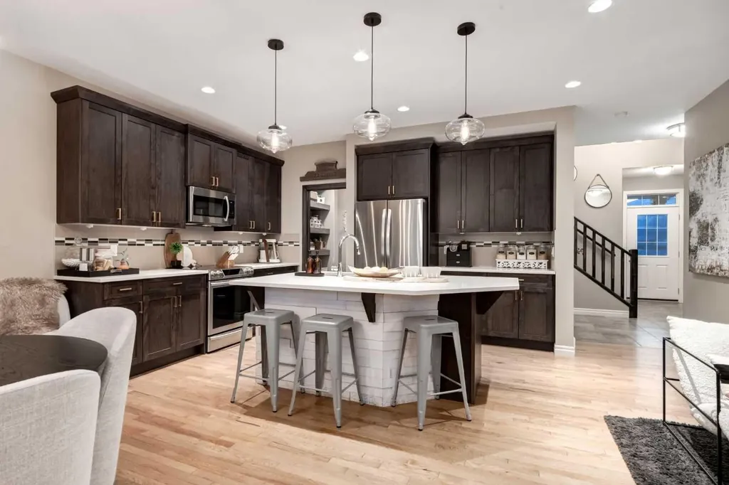 444 Evansglen Drive NW Calgary AB T3P 0P1