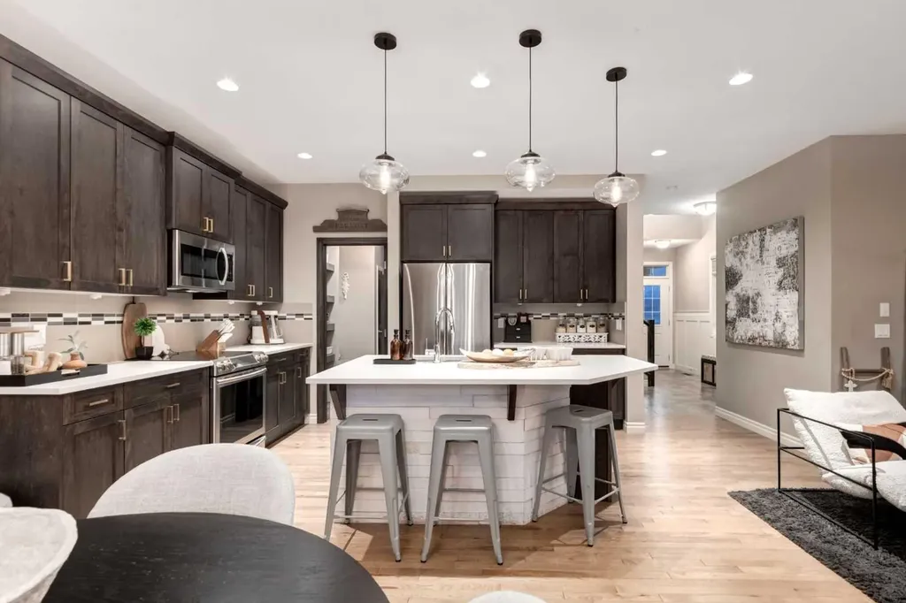 444 Evansglen Drive NW Calgary AB T3P 0P1