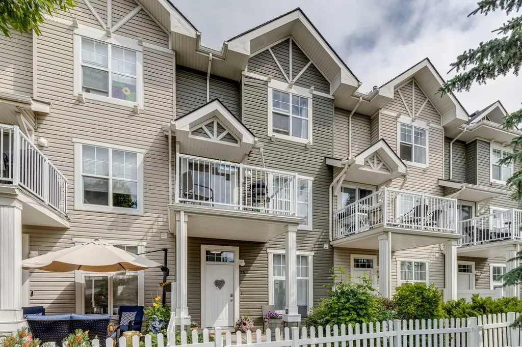 23 Toscana Gardens NW Calgary AB T3L 3C2