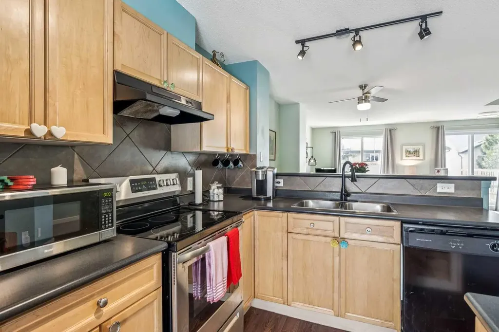 23 Toscana Gardens NW Calgary AB T3L 3C2