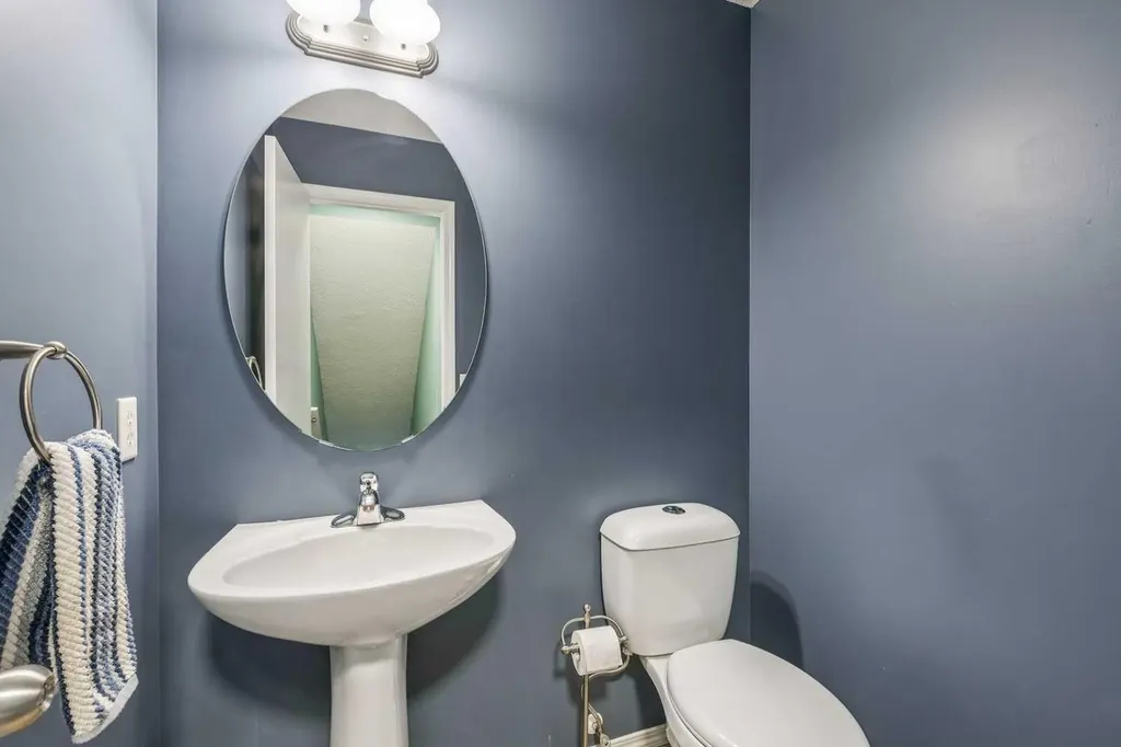 23 Toscana Gardens NW Calgary AB T3L 3C2