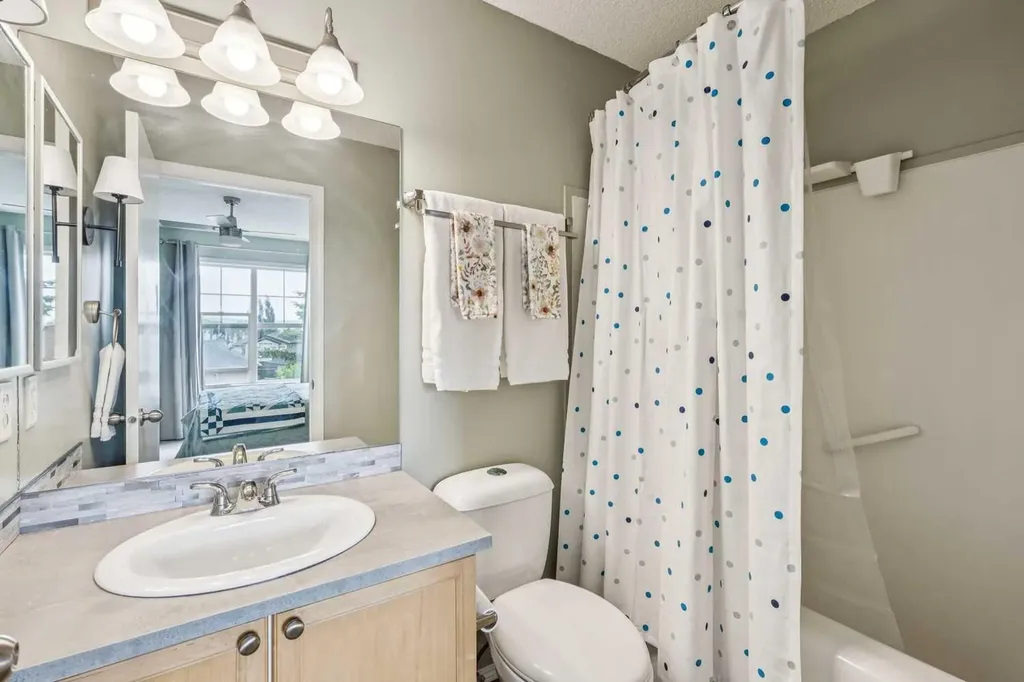 23 Toscana Gardens NW Calgary AB T3L 3C2