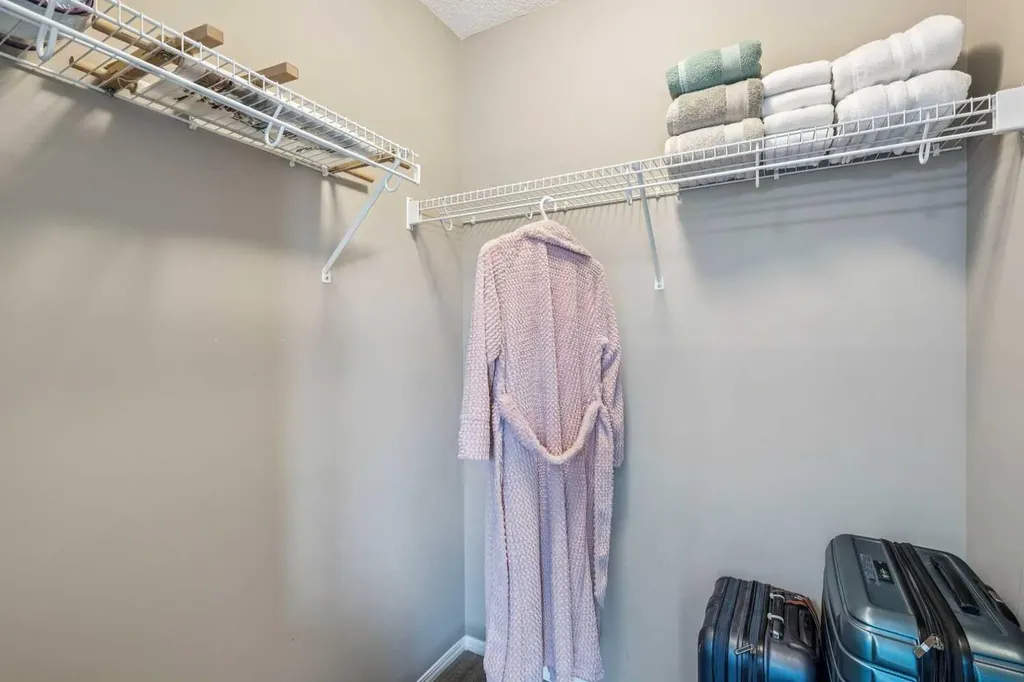 23 Toscana Gardens NW Calgary AB T3L 3C2
