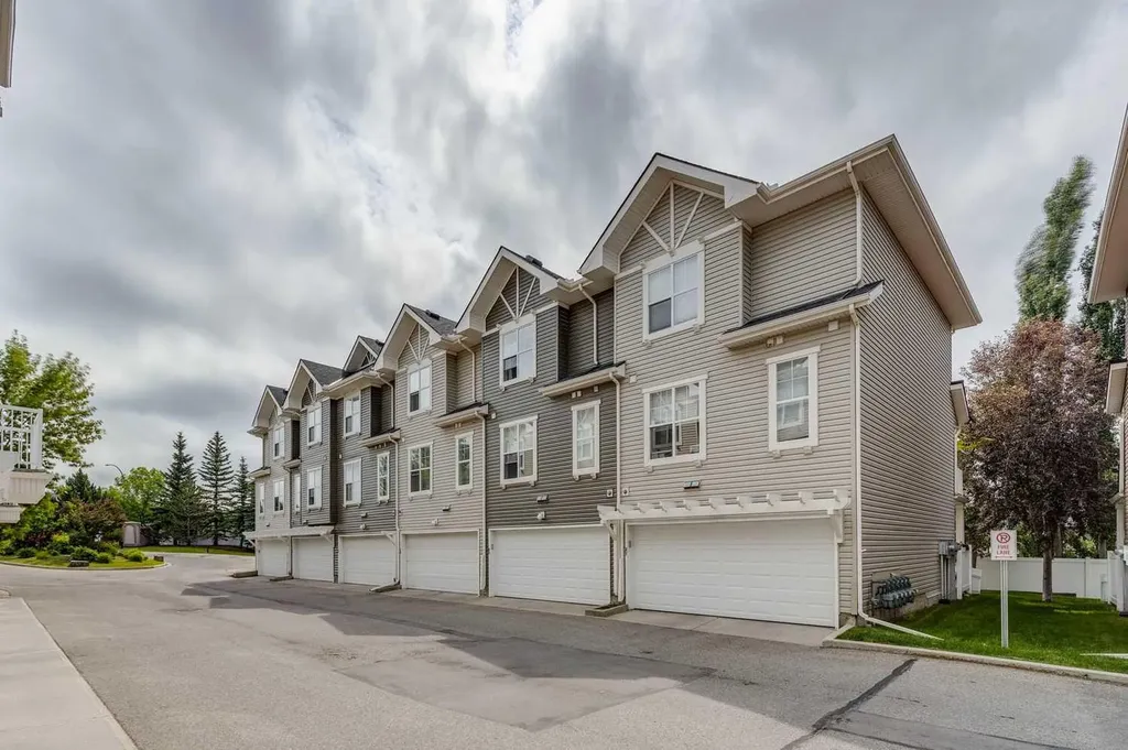 23 Toscana Gardens NW Calgary AB T3L 3C2