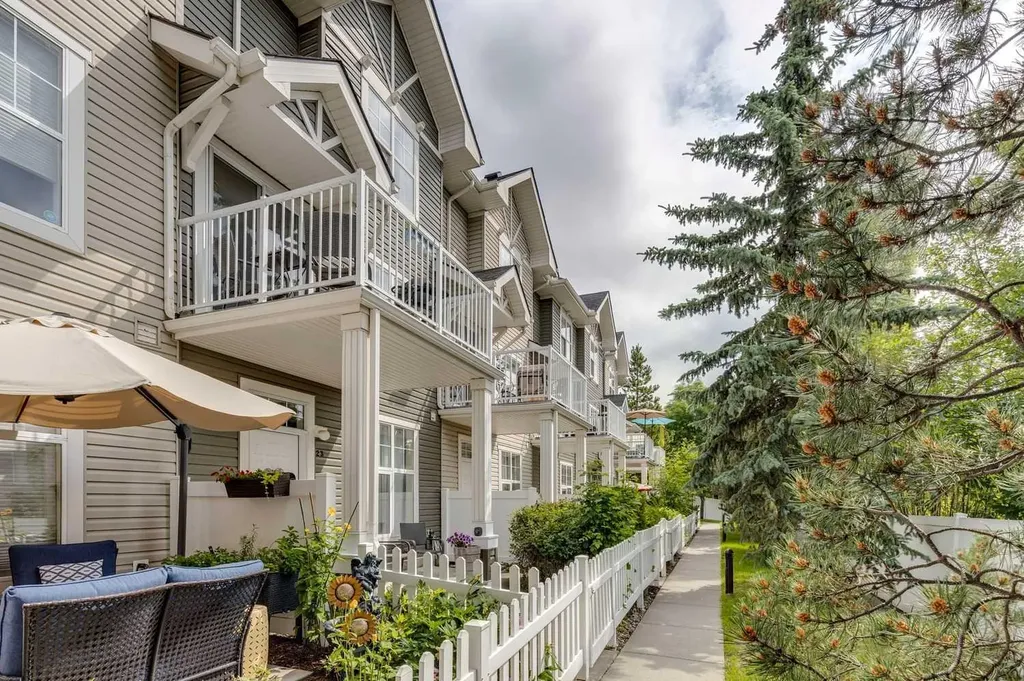 23 Toscana Gardens NW Calgary AB T3L 3C2
