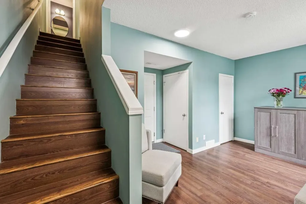 23 Toscana Gardens NW Calgary AB T3L 3C2