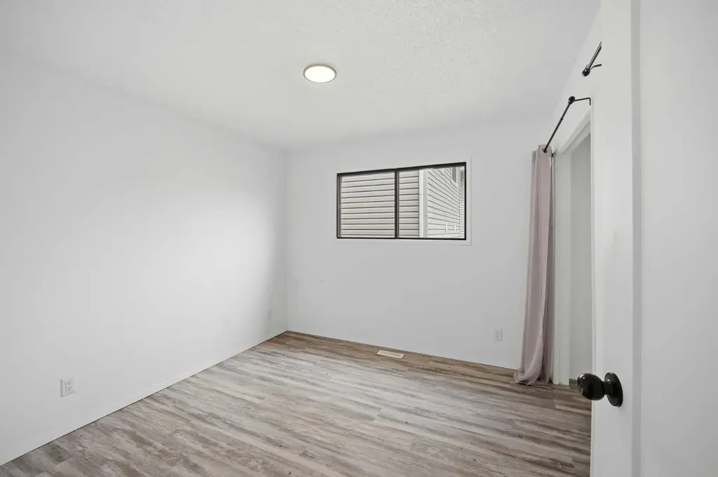 1004 Mckinnon Drive NE Calgary AB T2E 7R8