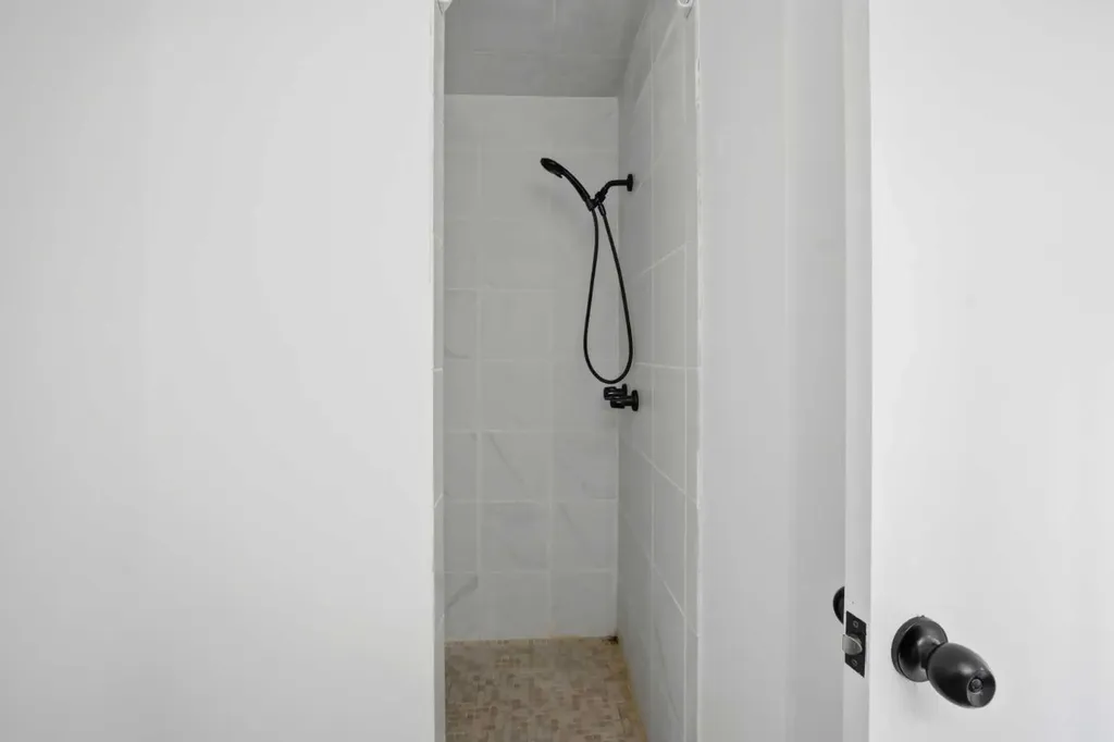 1004 Mckinnon Drive NE Calgary AB T2E 7R8