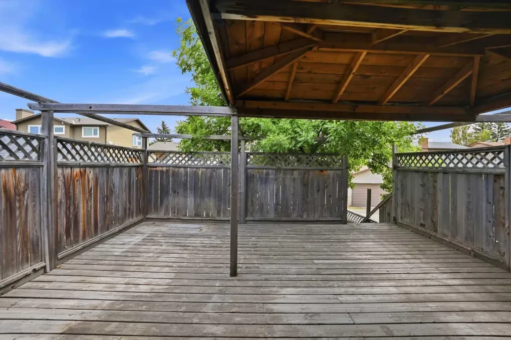 1004 Mckinnon Drive NE Calgary AB T2E 7R8