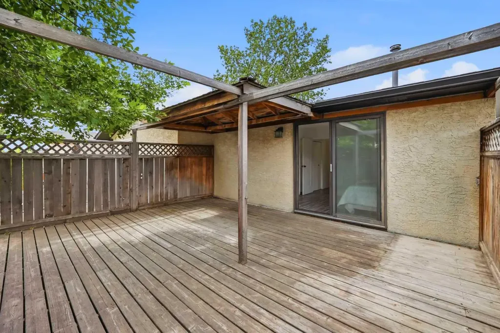 1004 Mckinnon Drive NE Calgary AB T2E 7R8