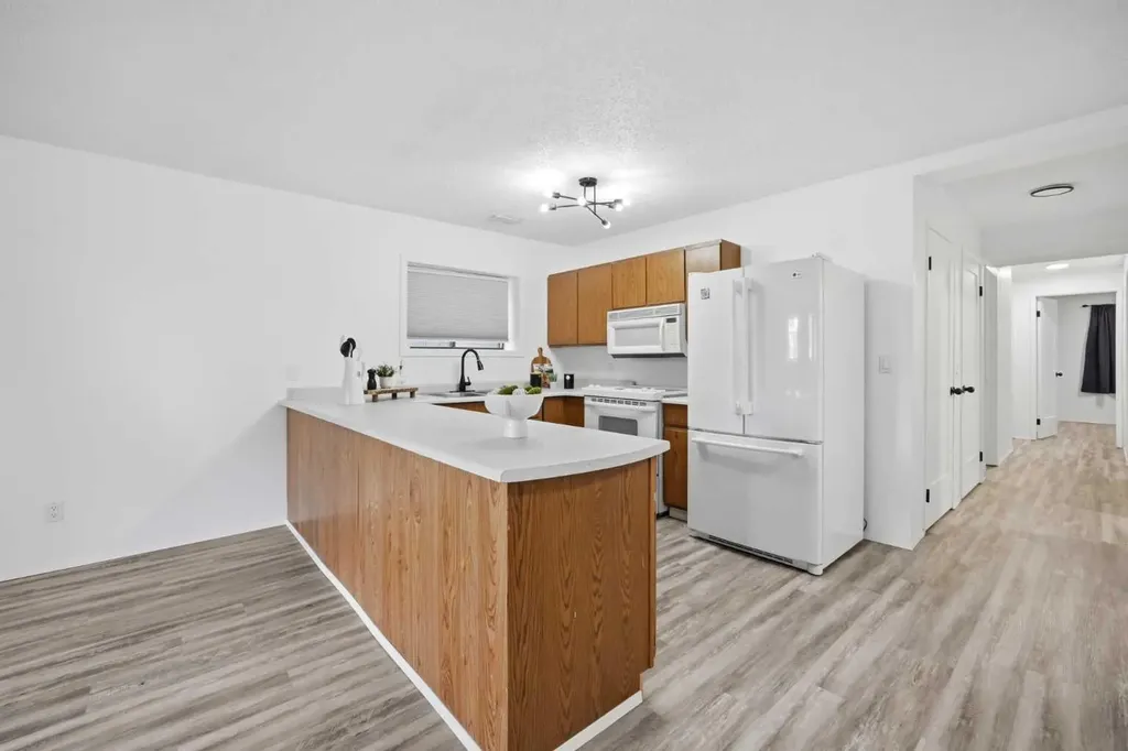 1004 Mckinnon Drive NE Calgary AB T2E 7R8