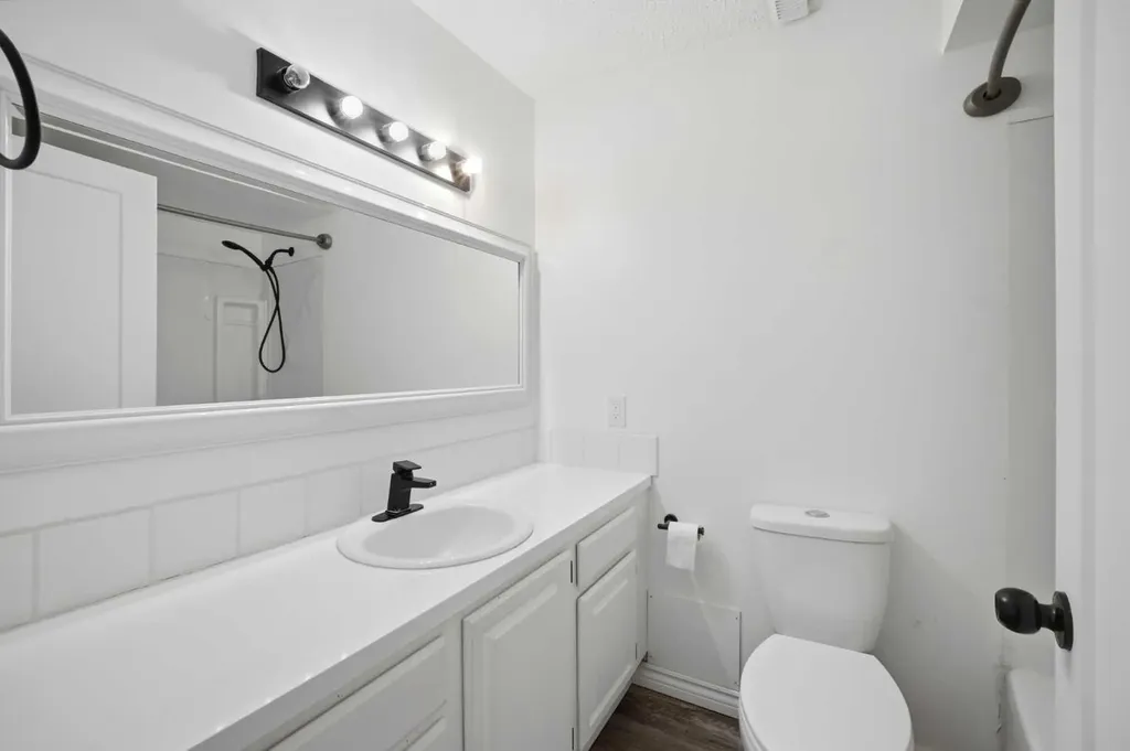 1004 Mckinnon Drive NE Calgary AB T2E 7R8