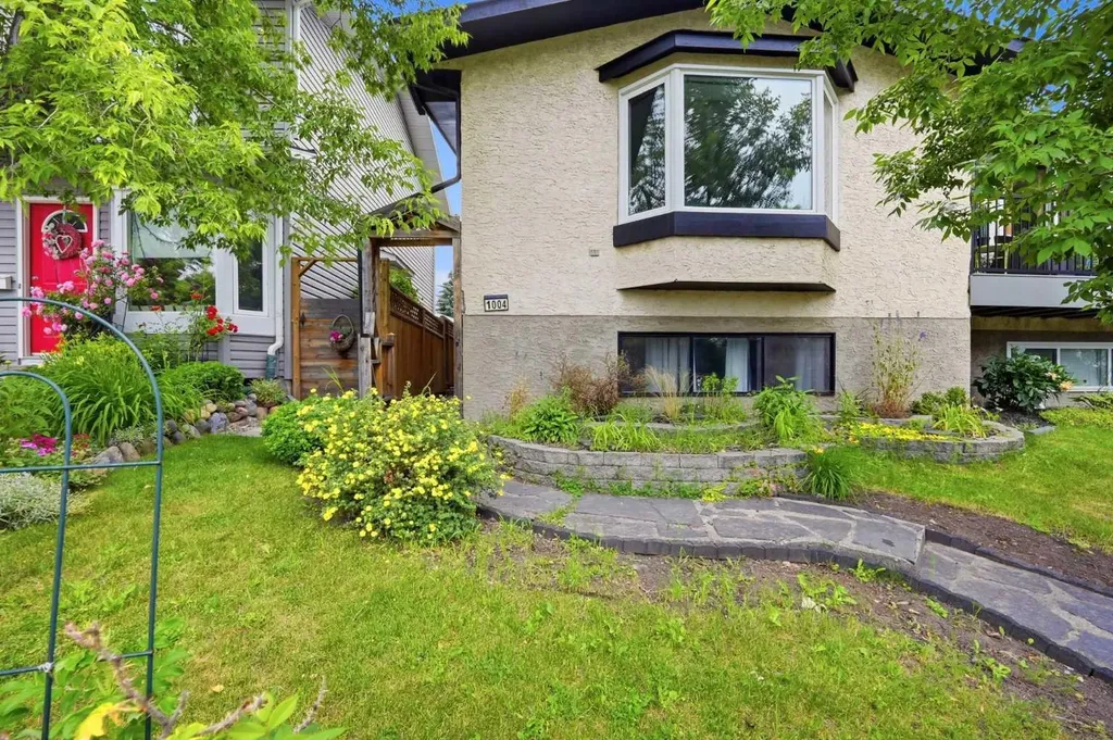 1004 Mckinnon Drive NE Calgary AB T2E 7R8