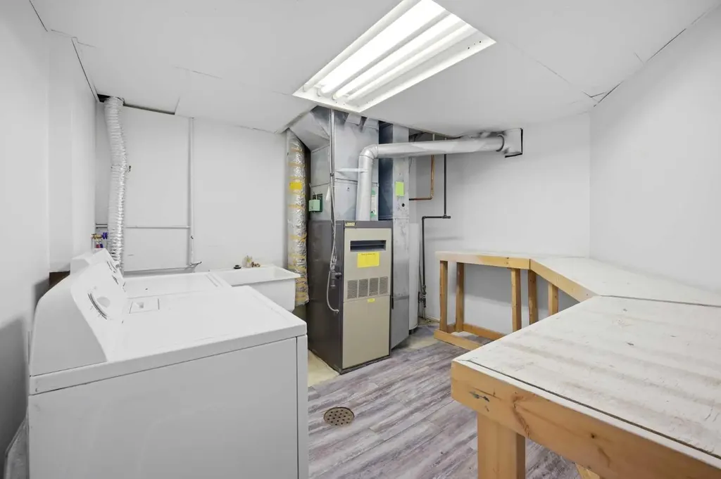 1004 Mckinnon Drive NE Calgary AB T2E 7R8