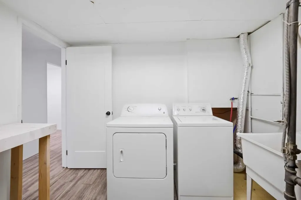 1004 Mckinnon Drive NE Calgary AB T2E 7R8