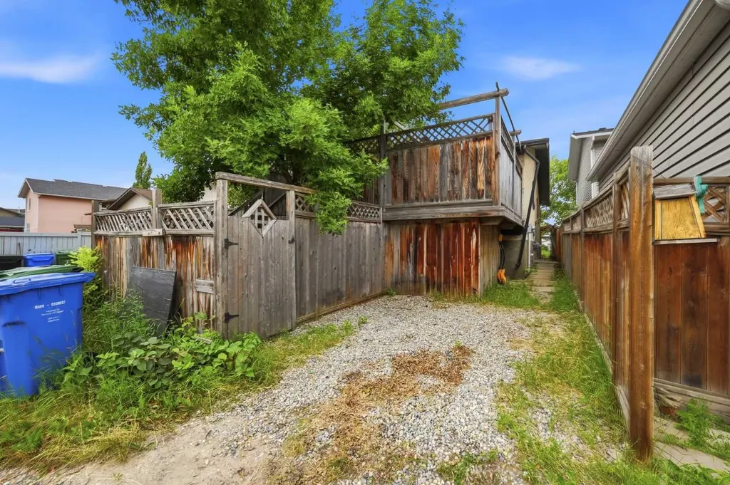 1004 Mckinnon Drive NE Calgary AB T2E 7R8