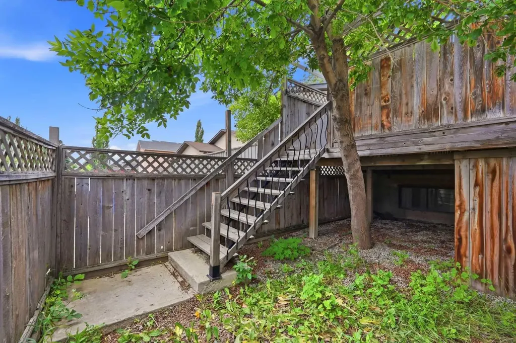1004 Mckinnon Drive NE Calgary AB T2E 7R8