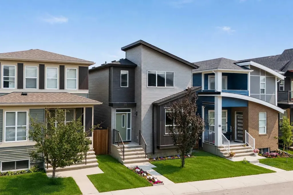 38 Howse Row NE Calgary AB T3P 1A9