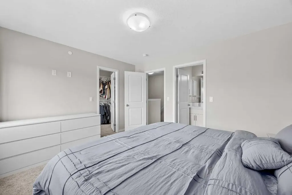 38 Howse Row NE Calgary AB T3P 1A9