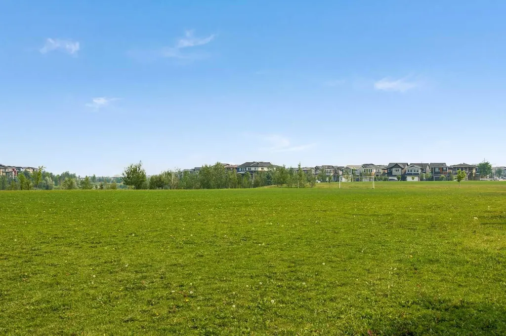 38 Howse Row NE Calgary AB T3P 1A9