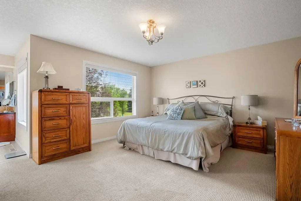 50 Springborough Crescent SW Calgary AB T3H 5M5