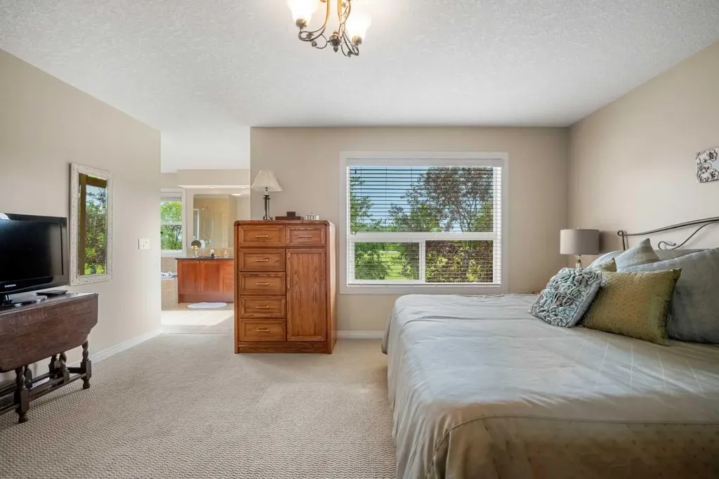 50 Springborough Crescent SW Calgary AB T3H 5M5